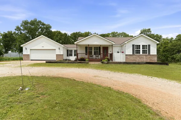 499 Community Drive, Marshfield, MO 65706