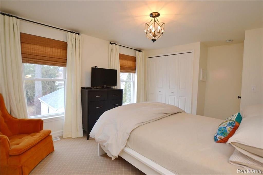 2711 Dorchester Road Birmingham, MI 48009 - Photo 15 of 23
