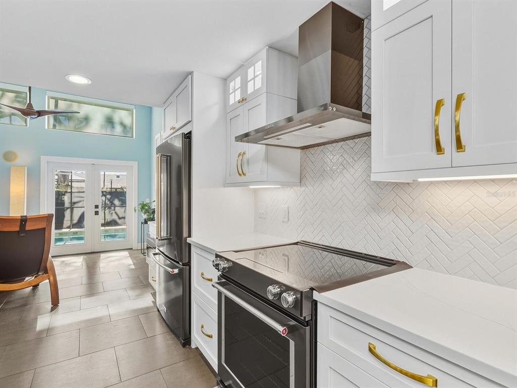 1002 Glebe Lane Sarasota, FL 34242 - Photo 12 of 48