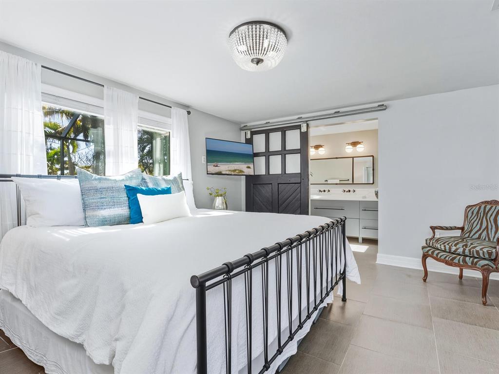 1002 Glebe Lane Sarasota, FL 34242 - Photo 19 of 48