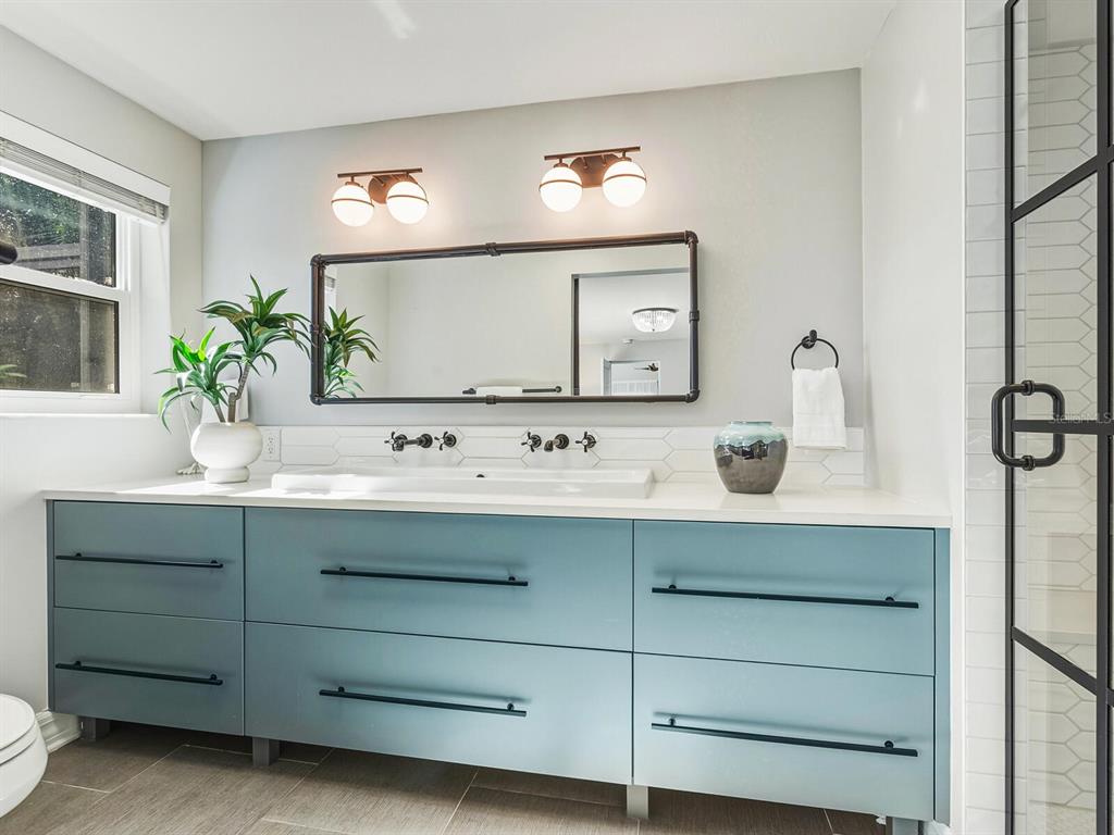 1002 Glebe Lane Sarasota, FL 34242 - Photo 20 of 48