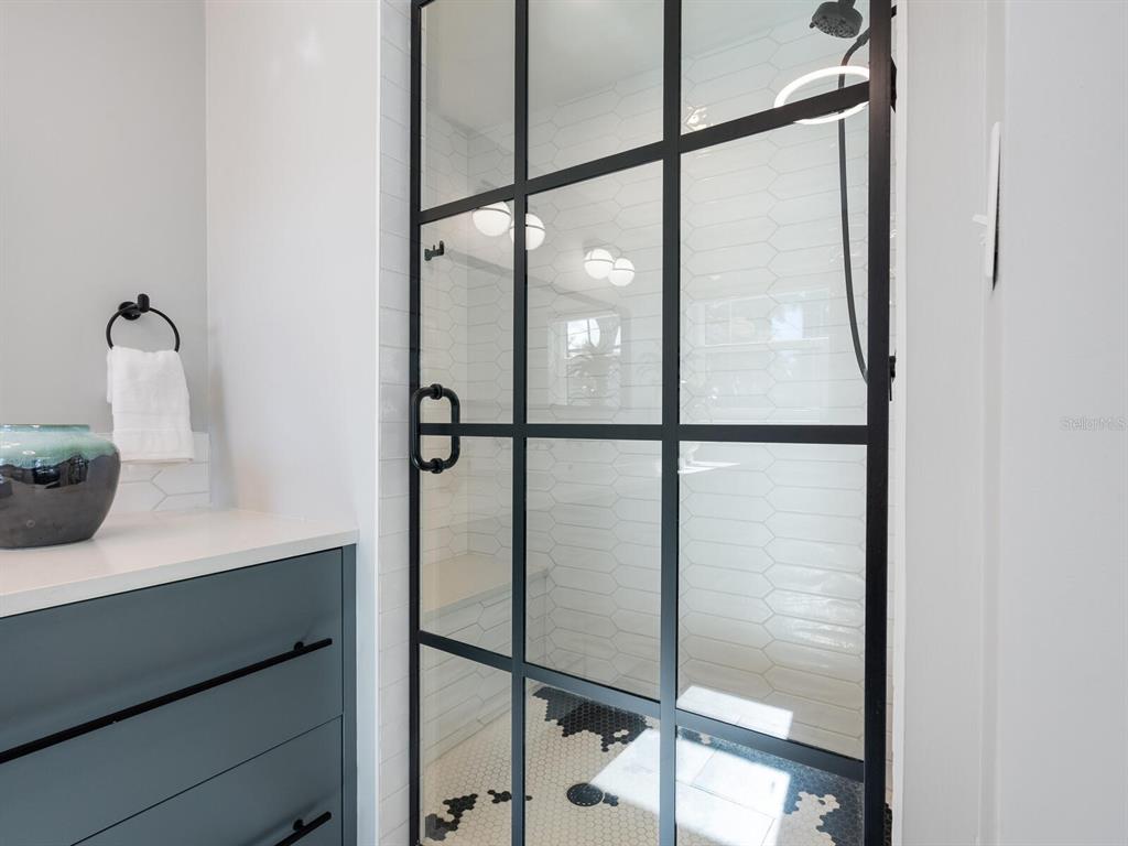 1002 Glebe Lane Sarasota, FL 34242 - Photo 21 of 48