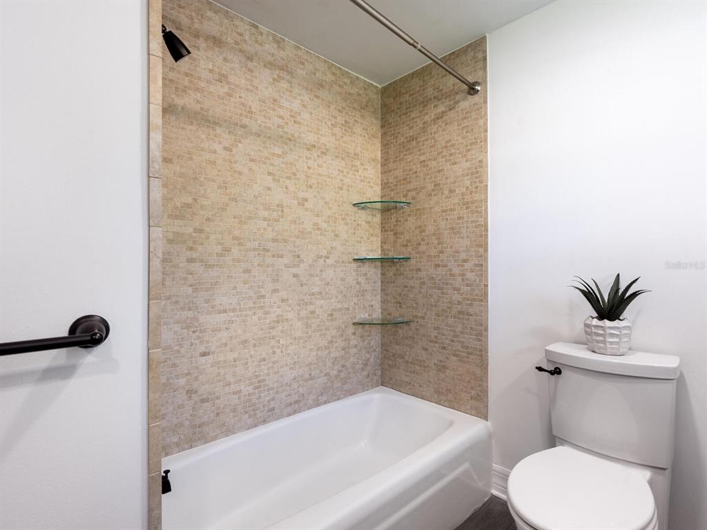 1002 Glebe Lane Sarasota, FL 34242 - Photo 24 of 48