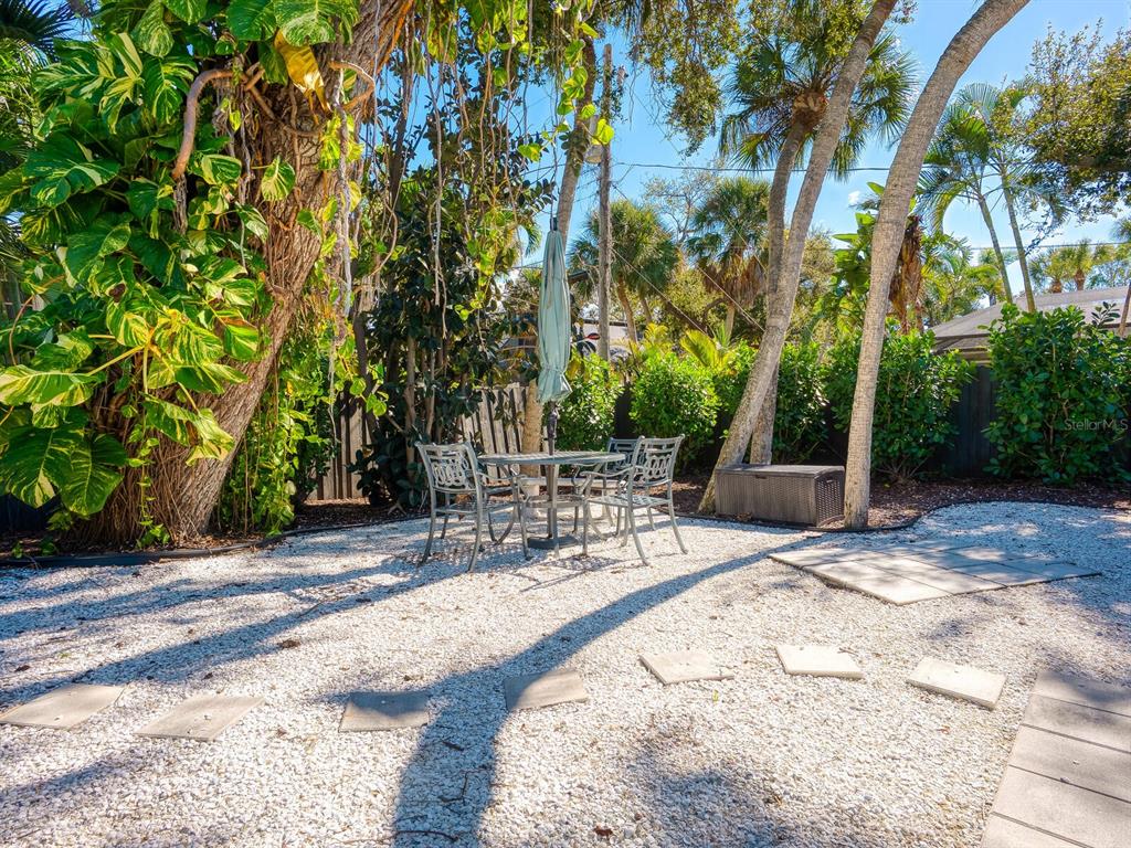 1002 Glebe Lane Sarasota, FL 34242 - Photo 28 of 48