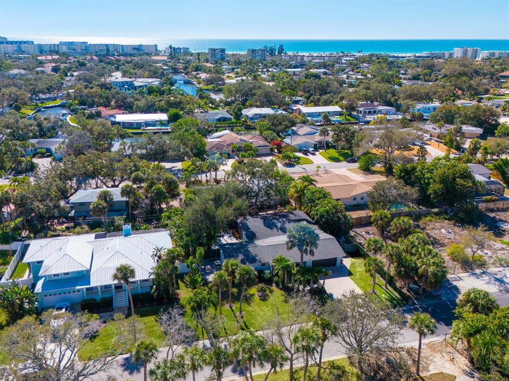 1002 Glebe Lane Sarasota, FL 34242 - Photo 30 of 48