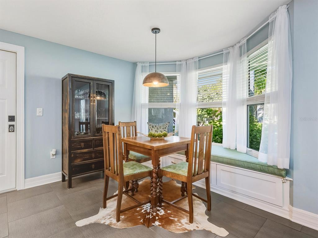 1002 Glebe Lane Sarasota, FL 34242 - Photo 7 of 48