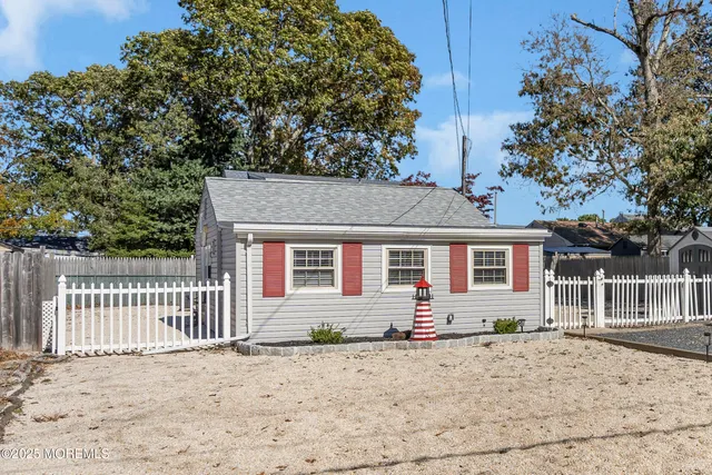 $299,999 | 604 Beach Boulevard, Forked River, NJ 08731