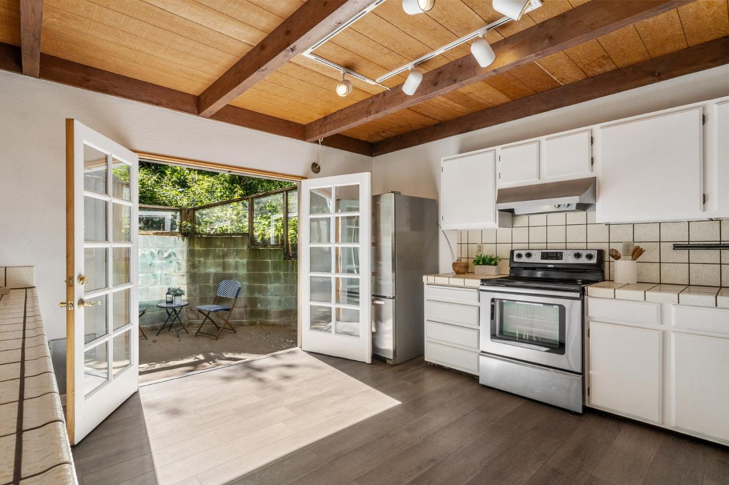 290 Olympian Way Pacifica, CA 94044 - Photo 15 of 33 a kitchen with stove and cabinets