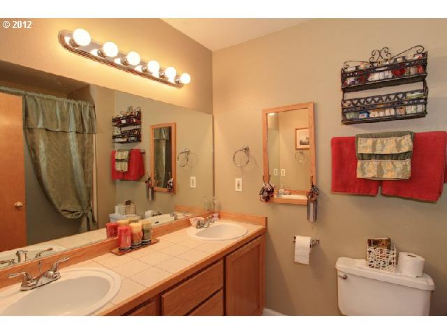 95 Kingsgate Road Lake Oswego, OR 97035 - Photo 14 of 15 Gallery Image 14