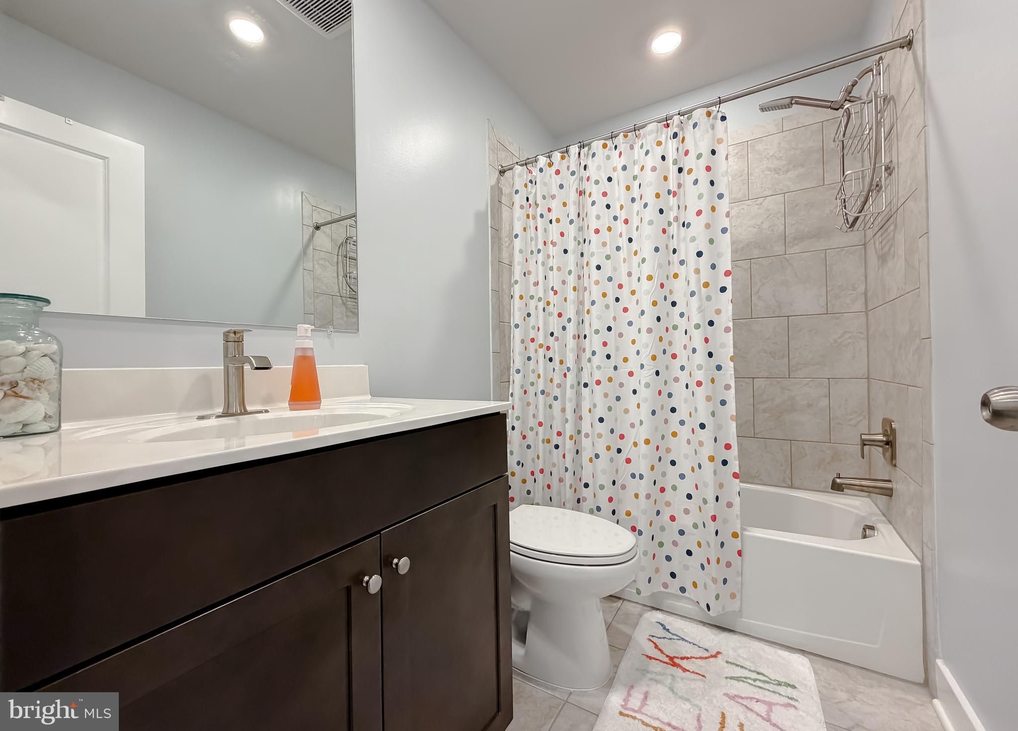 23658 Crosswinds Way California, MD 20619 - Photo 42 of 54 Elongated toilet bowls with soft close lids