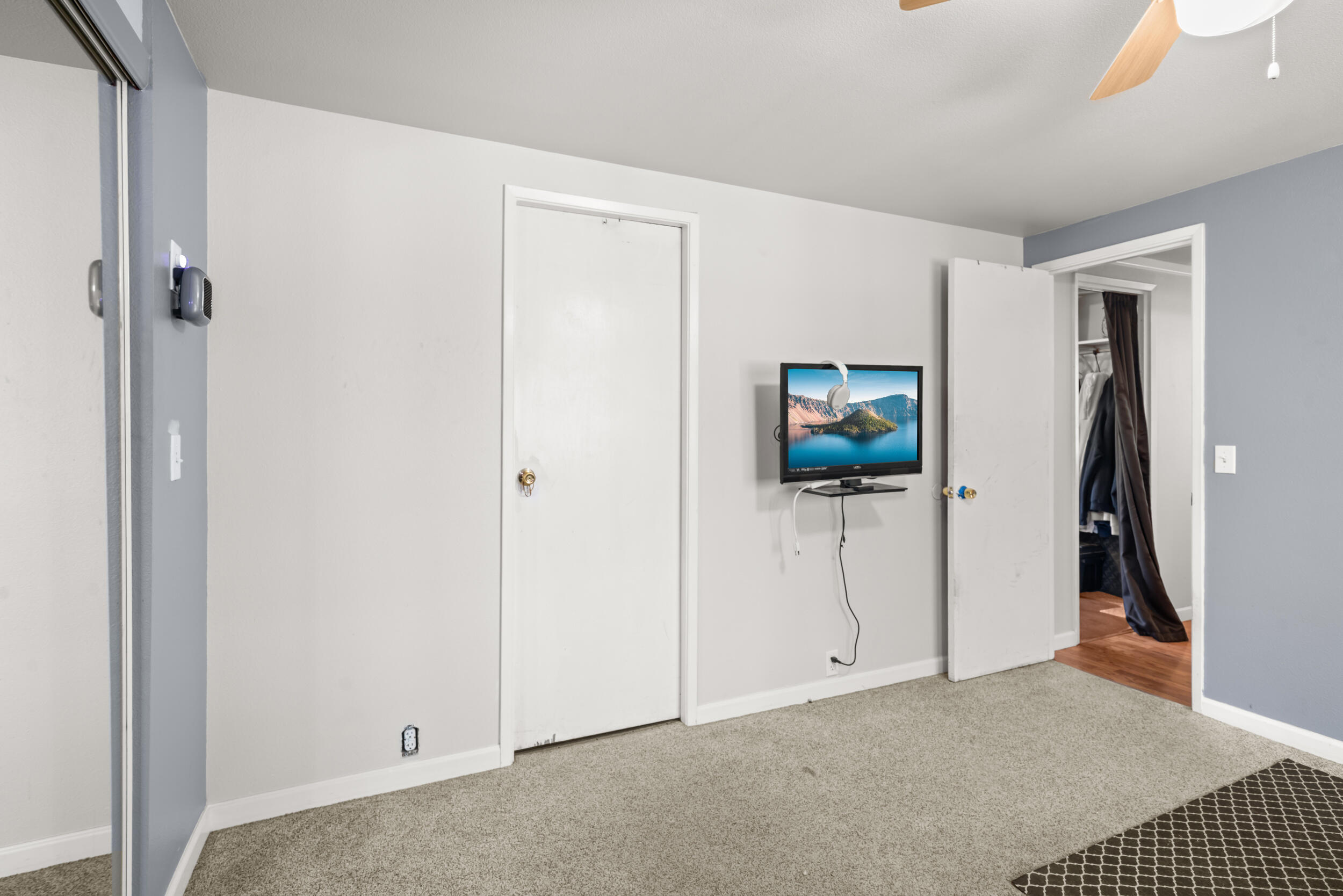 3477 Helms Road Grants Pass, OR 97527 - Photo 20 of 49 Primary Bedroom