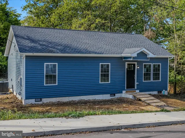 $279,900 | 703 Boston Street, Martinsburg, WV 25401