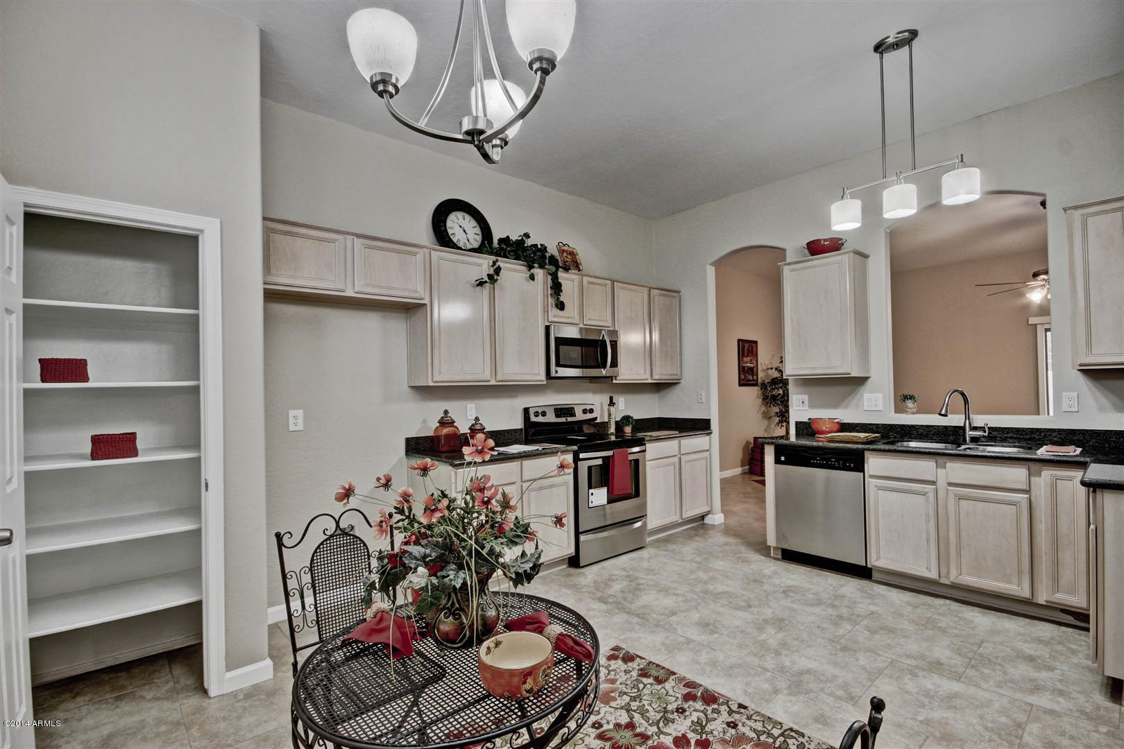 726 East Ranch Road Gilbert, AZ 85296 - Photo 5 of 23 Kitchen/Dining Area