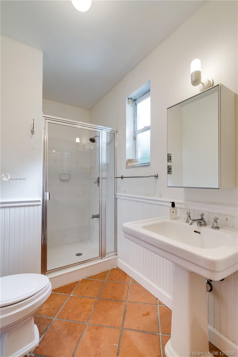 6100 Moss Ranch Road Pinecrest, FL 33156 - Photo 19 of 30 guest bedroom bath