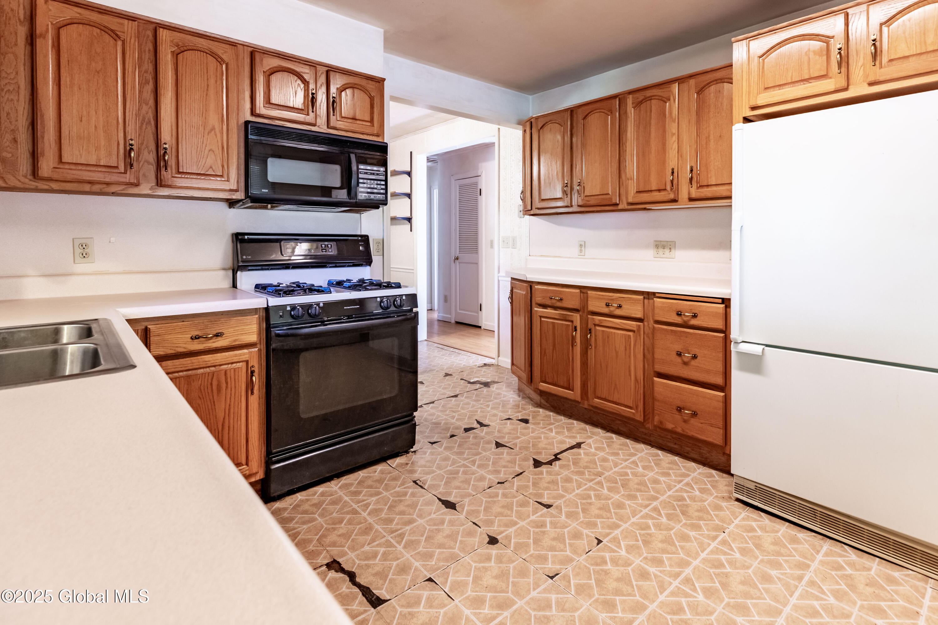 6 Hazel Terrace Rensselaer, NY 12144 - Photo 8 of 32 rdp 25-0702 6 Hazel Terr - Milligan (10)