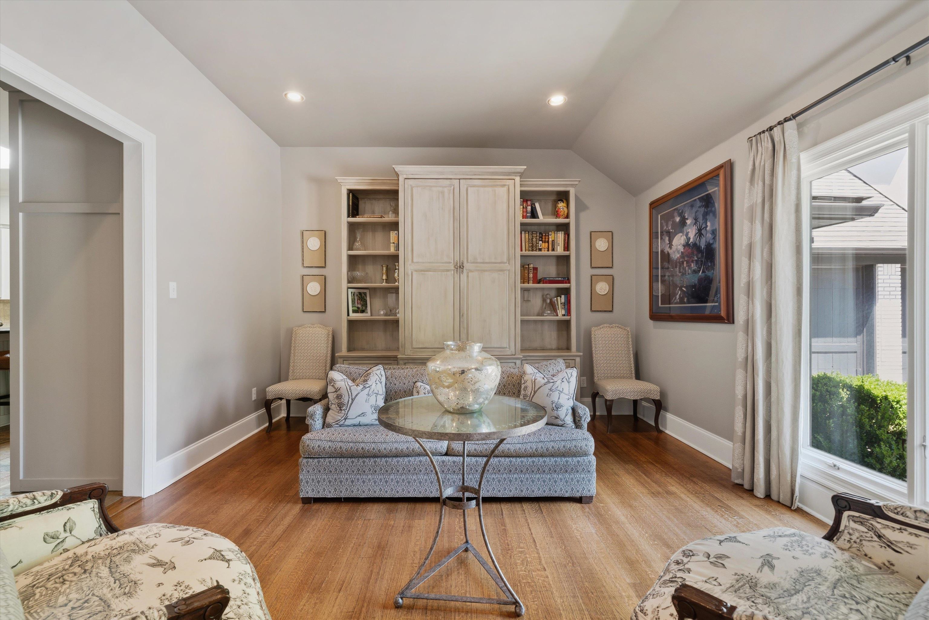 4710 Gwynne Road Memphis, TN 38117 - Photo 8 of 40 a living room with furniture and wooden floor