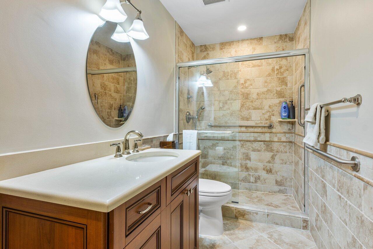 3675 Quail Ridge Drive, Unit BOBWHITE B Boynton Beach, FL 33436 - Photo 21 of 33 Guest Bath