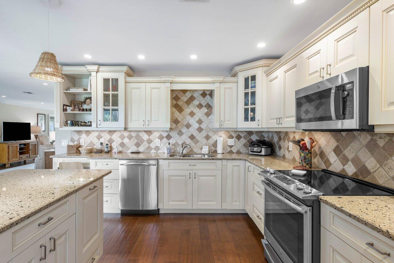 3675 Quail Ridge Drive, Unit BOBWHITE B Boynton Beach, FL 33436 - Photo 4 of 33 Kitchen