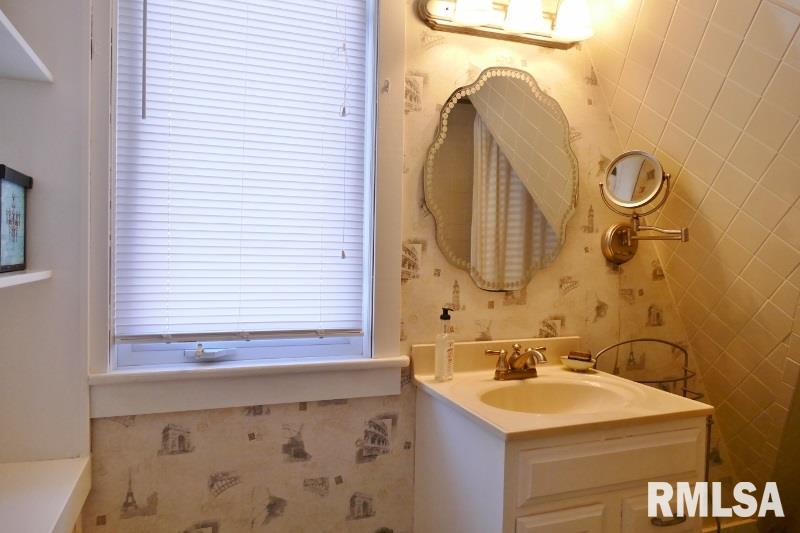 2718 North Prospect Road Peoria, IL 61603 - Photo 17 of 27 Gallery Image 17