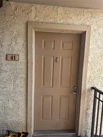 $1,400 | 5021 River Glen Drive, Unit 41, Las Vegas, NV 89103