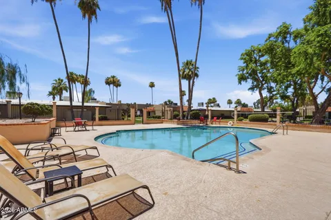 $219,900 | 1320 East Bethany Home Road, Unit 52, Phoenix, AZ 85014