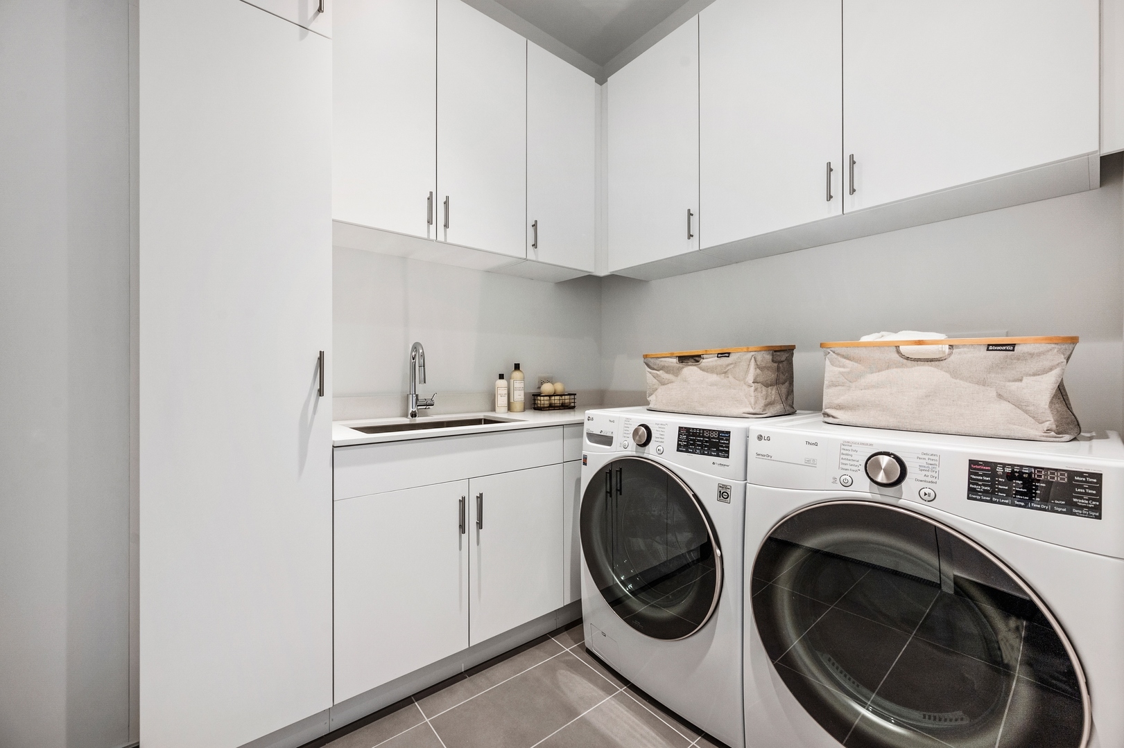60 East Randolph Street, Unit 23B Chicago, IL 60601 - Photo 17 of 27 a utility room with dryer and washer