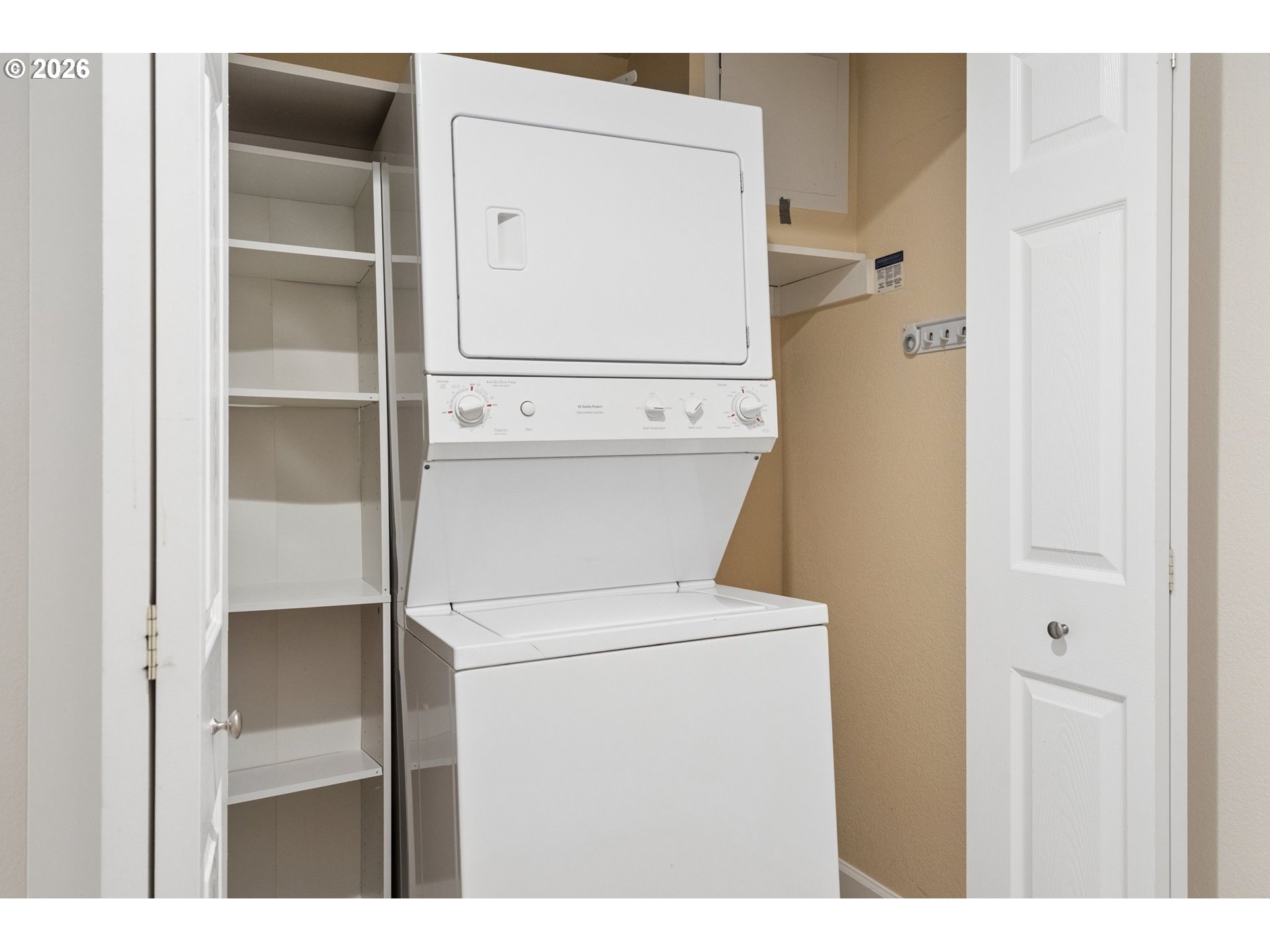 7937 Southwest 40th Avenue, Unit I Portland, OR 97219 - Photo 30 of 48 Laundry