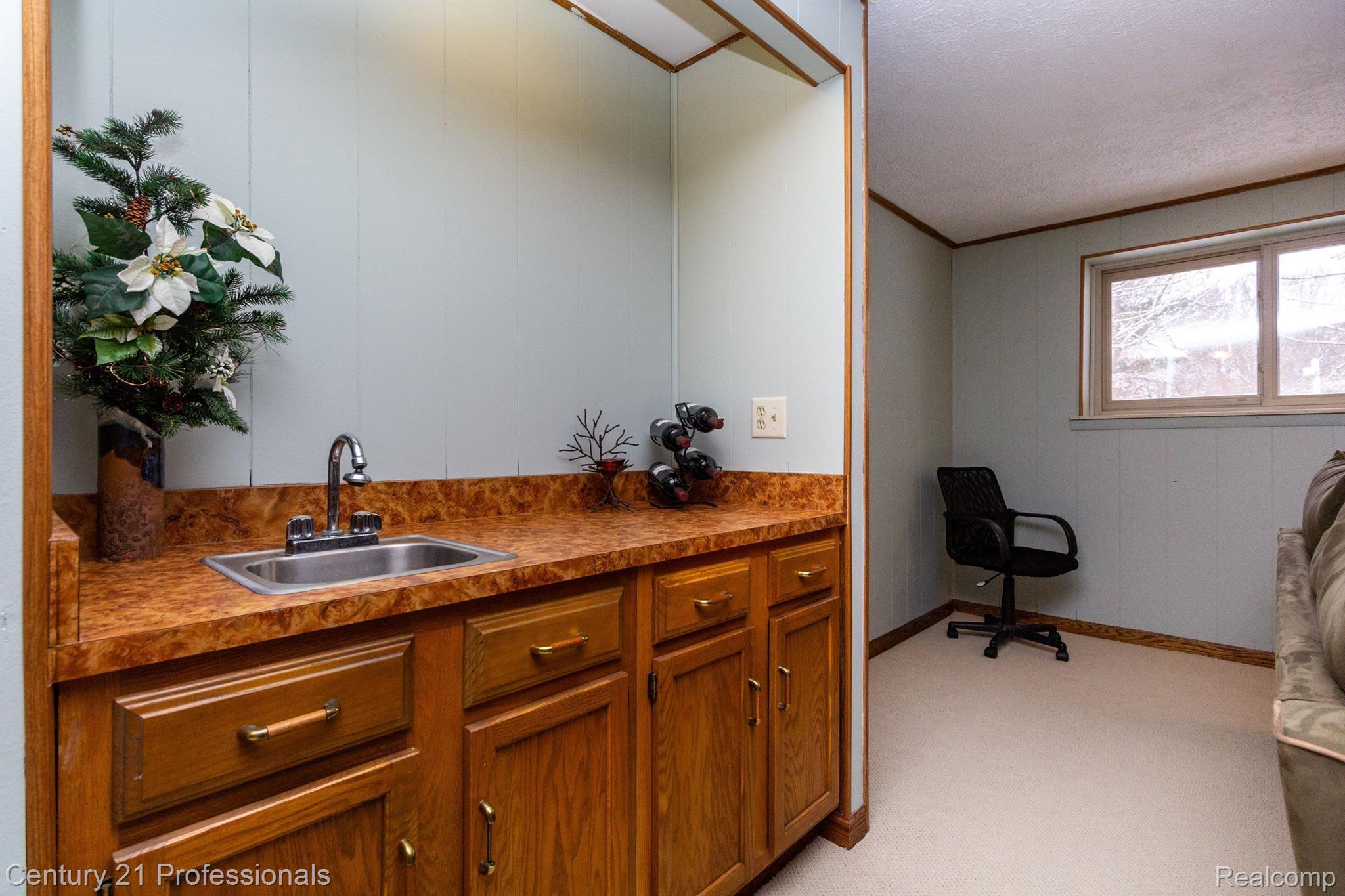 573 Lockmoore Court Rochester, MI 48307 - Photo 34 of 59 Gallery Image 34