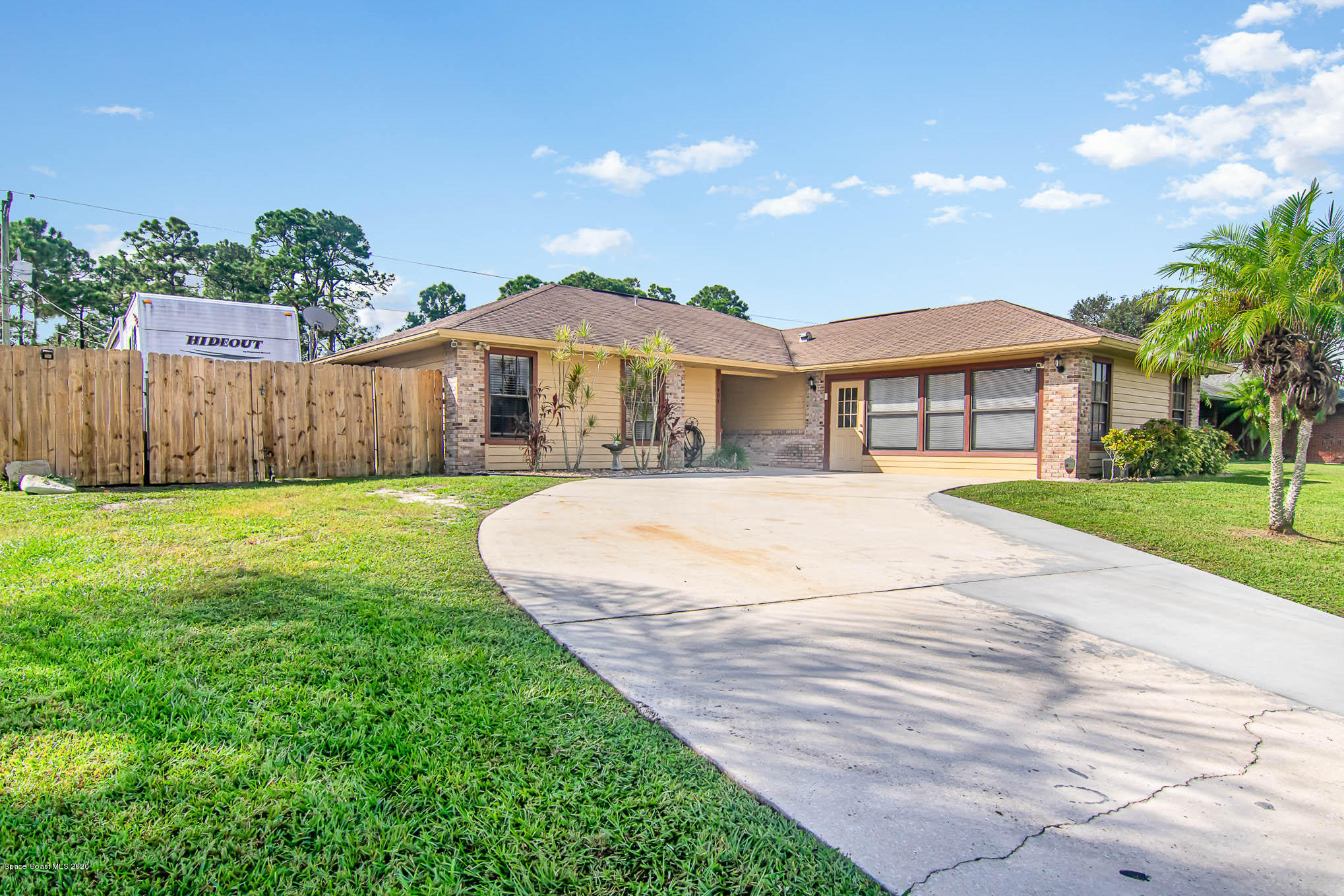 484 Rheine Road Northwest Palm Bay, FL 32907 - Photo 2 of 24 a view of a house with a yard