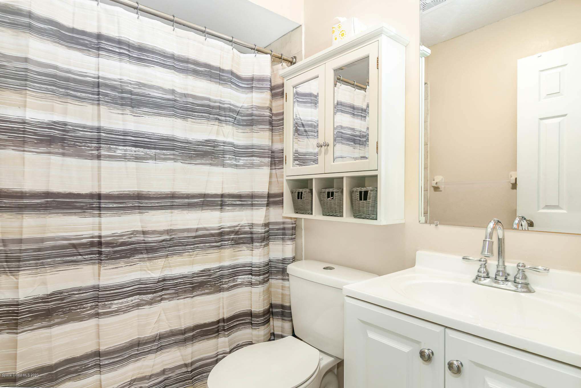 484 Rheine Road Northwest Palm Bay, FL 32907 - Photo 18 of 24 a bathroom with a sink toilet vanity and tub