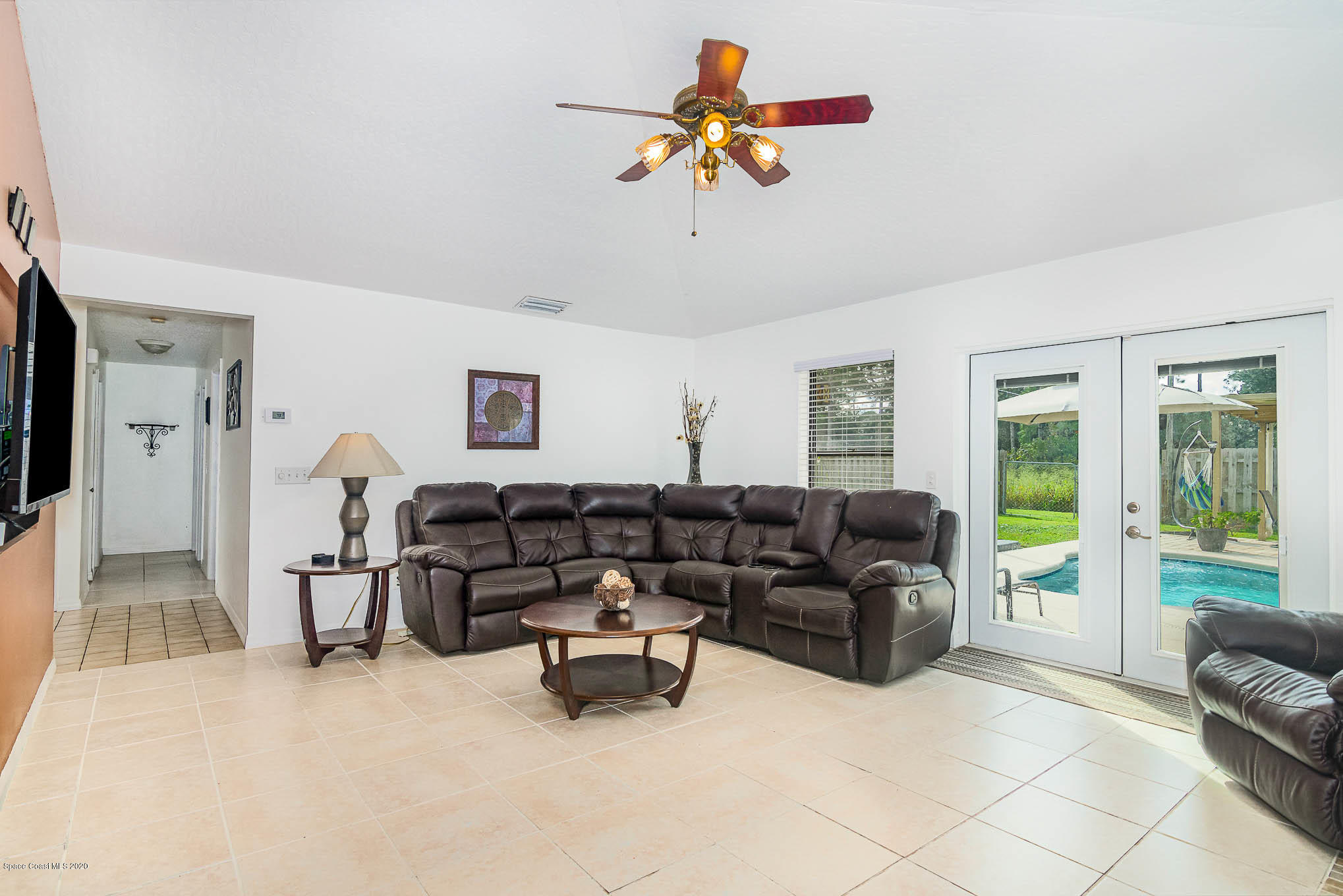 484 Rheine Road Northwest Palm Bay, FL 32907 - Photo 5 of 24 a living room with furniture