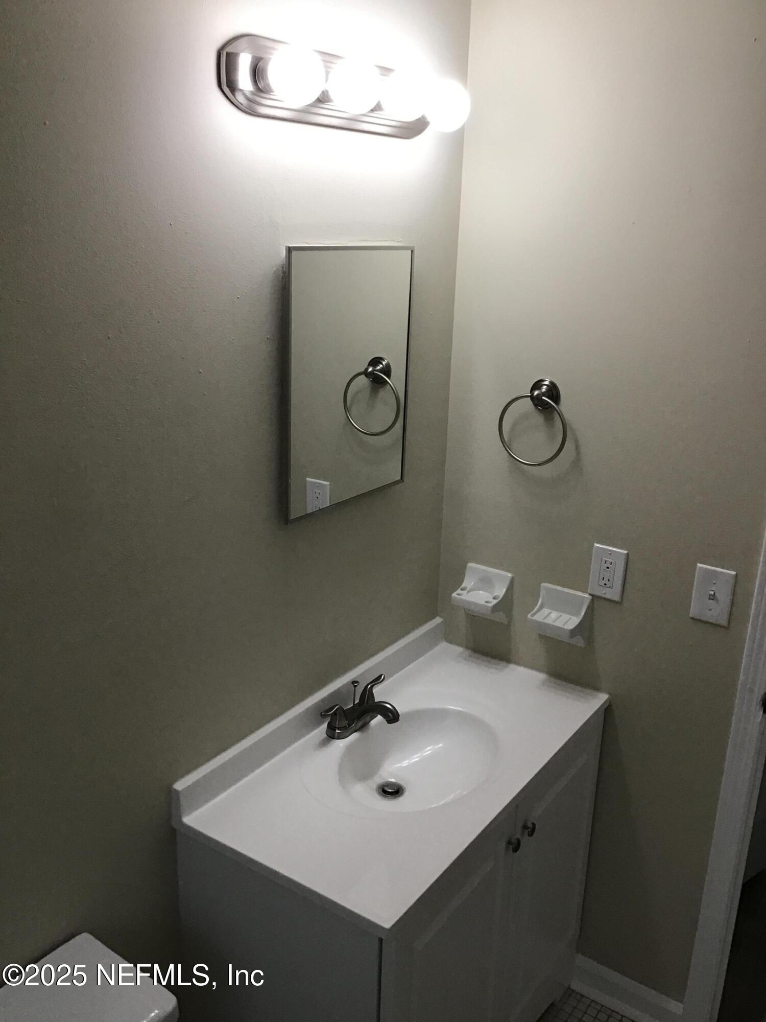 718 Perryman Lane West Jacksonville, FL 32221 - Photo 11 of 15 Bathroom 2 of 2