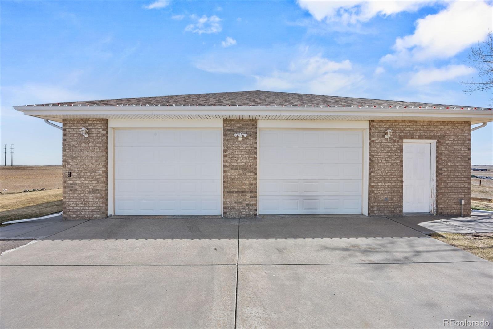 5330 Kiowa-Bennett Road Bennett, CO 80102 - Photo 45 of 50 front view of a house