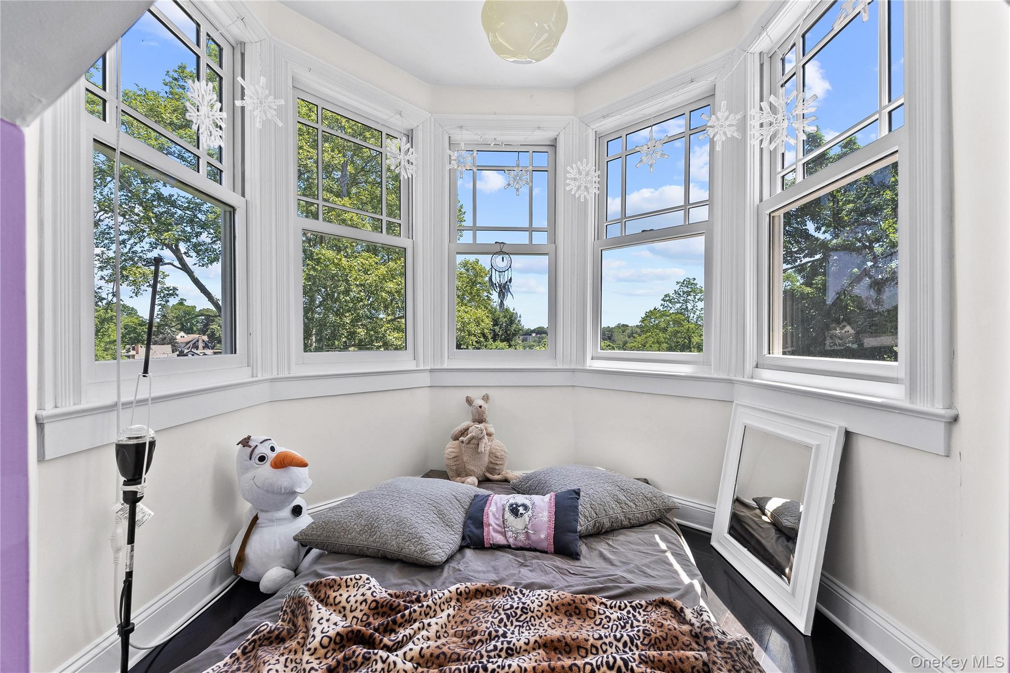 19 Howe Place Bronxville, NY 10708 - Photo 27 of 37 Den in the 5th floor bedroom featuring bay windows.