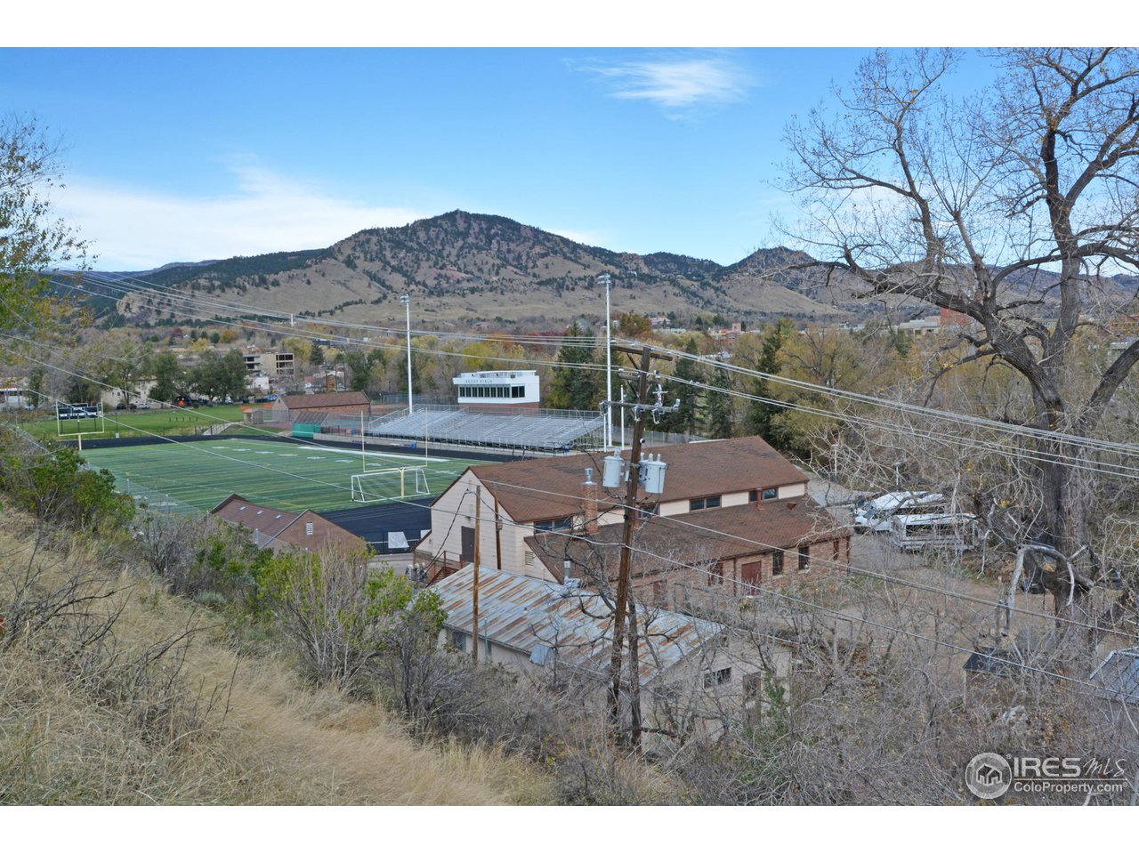 1590 Hillside Road Boulder, CO 80302 - Photo 21 of 25 a backyard of a house with table and chairs