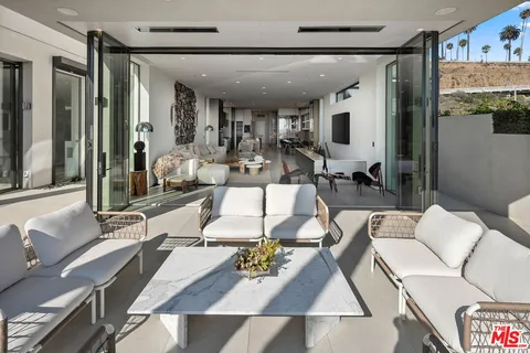 $34,950,000 | 938-940 Palisades Beach Road, Santa Monica, CA 90403