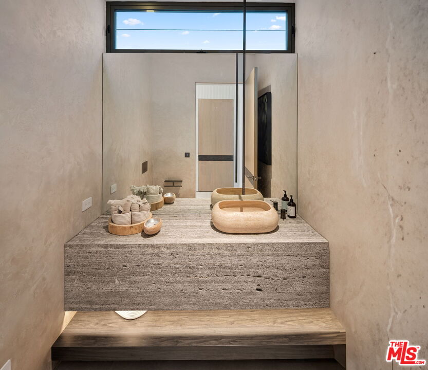 938-940 Palisades Beach Road Santa Monica, CA 90403 - Photo 21 of 72 a bathroom with a sink and a mirror