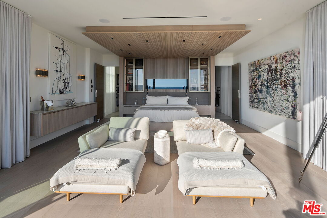 938-940 Palisades Beach Road Santa Monica, CA 90403 - Photo 30 of 72 a living room with furniture and a chandelier