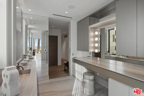 $34,950,000 | 938-940 Palisades Beach Road, Santa Monica, CA 90403