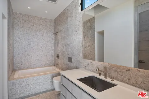 $34,950,000 | 938-940 Palisades Beach Road, Santa Monica, CA 90403