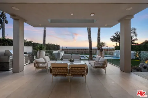 $34,950,000 | 938-940 Palisades Beach Road, Santa Monica, CA 90403