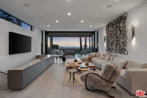 $34,950,000 | 938-940 Palisades Beach Road, Santa Monica, CA 90403