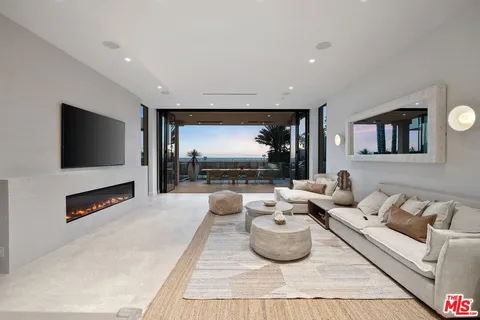 $34,950,000 | 938-940 Palisades Beach Road, Santa Monica, CA 90403