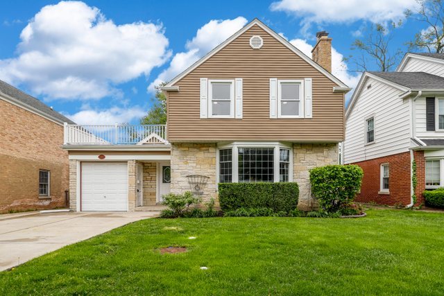 309 East Avenue Park Ridge, IL 60068 - Photo 1 of 32 a front view of a house with a yard