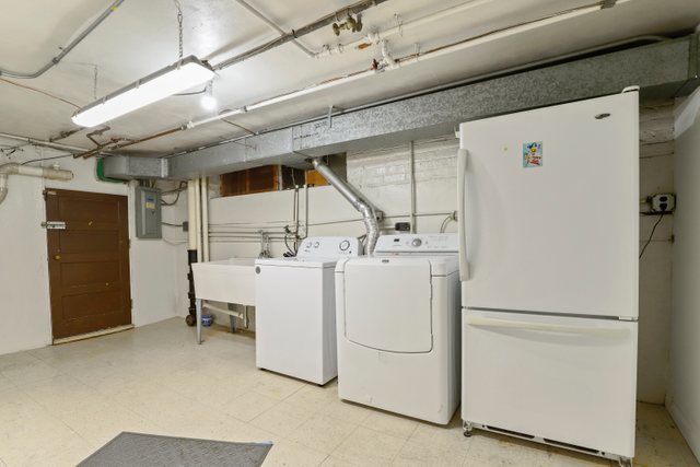 309 East Avenue Park Ridge, IL 60068 - Photo 25 of 32 a utility room with dryer and washer