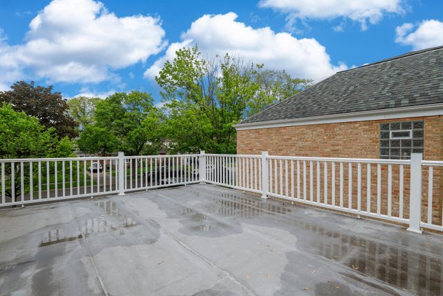 309 East Avenue Park Ridge, IL 60068 - Photo 27 of 32 a view of a balcony