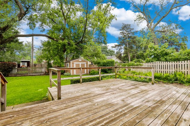 309 East Avenue Park Ridge, IL 60068 - Photo 29 of 32 a view of green field with wooden fence