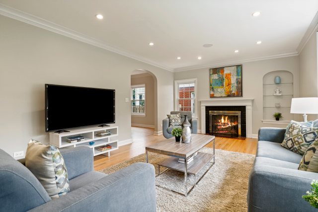 309 East Avenue Park Ridge, IL 60068 - Photo 3 of 32 a living room with furniture and a flat screen tv