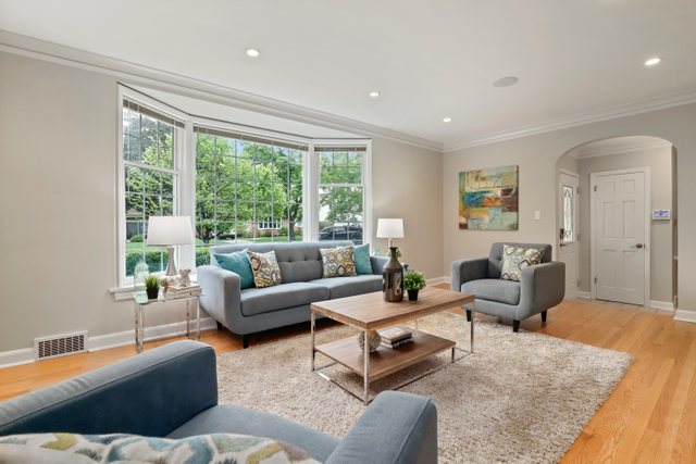 309 East Avenue Park Ridge, IL 60068 - Photo 4 of 32 a living room with furniture and a large window