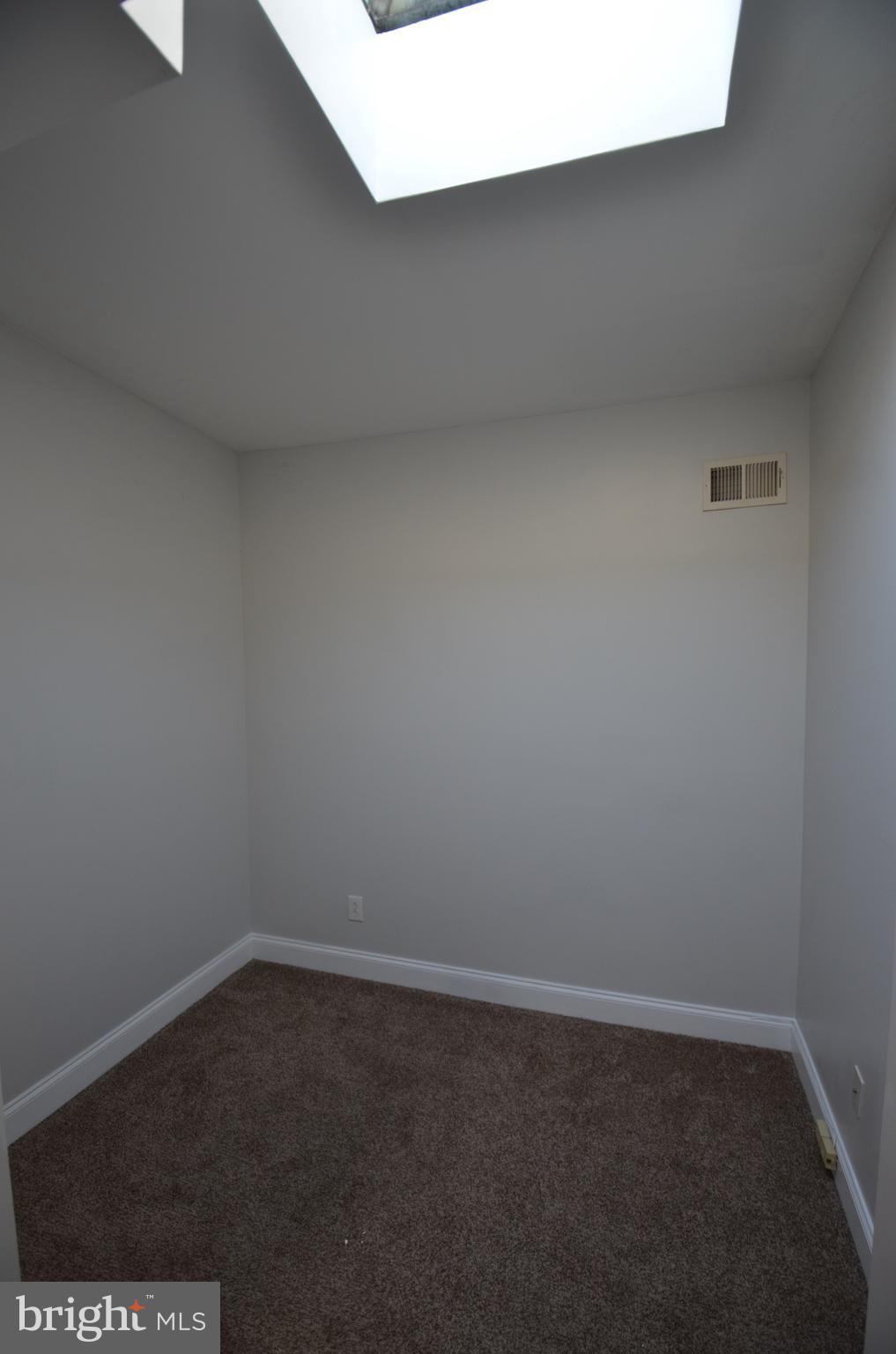 26 North E Avenue Baltimore, MD 21224 - Photo 13 of 22 a room that has a window